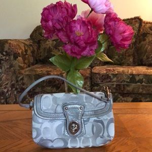 🌸🌷Coach wristlet🌸🌷 Great Condition !!